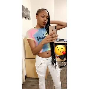 Meet your Posher, Kayla